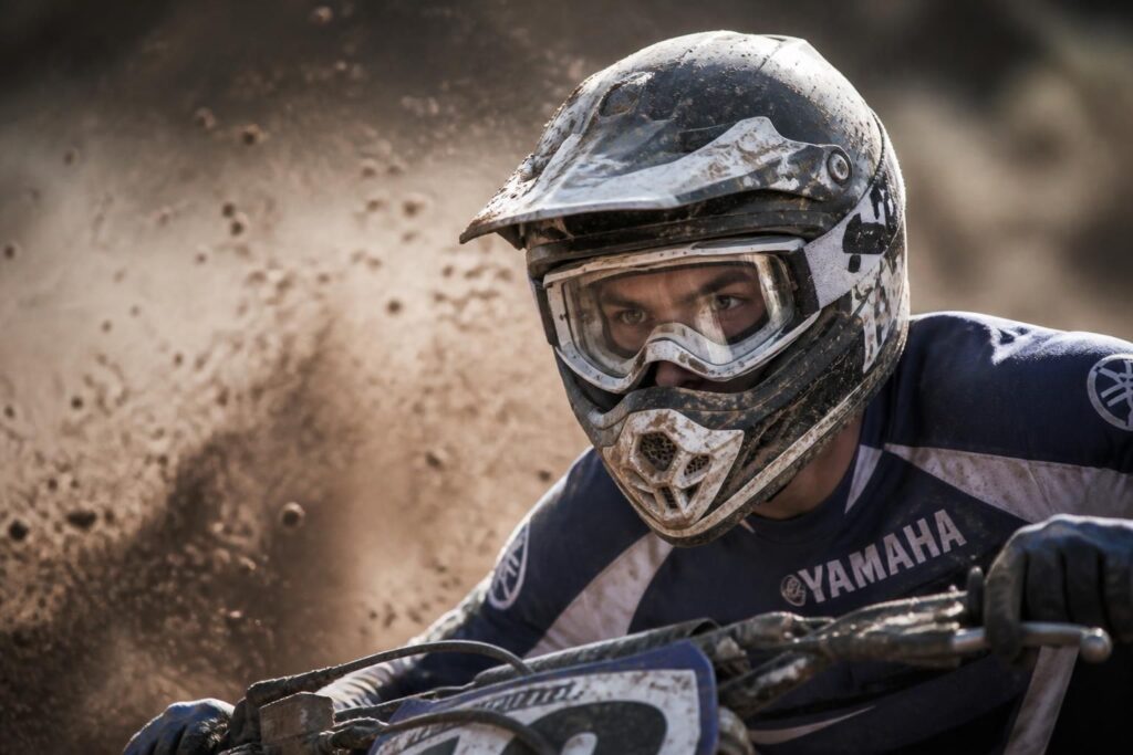 découvrez comment bien protéger vos yeux en motocross avec le choix adapté de masque et lunettes. confort, sécurité et performance pour une expérience optimale.