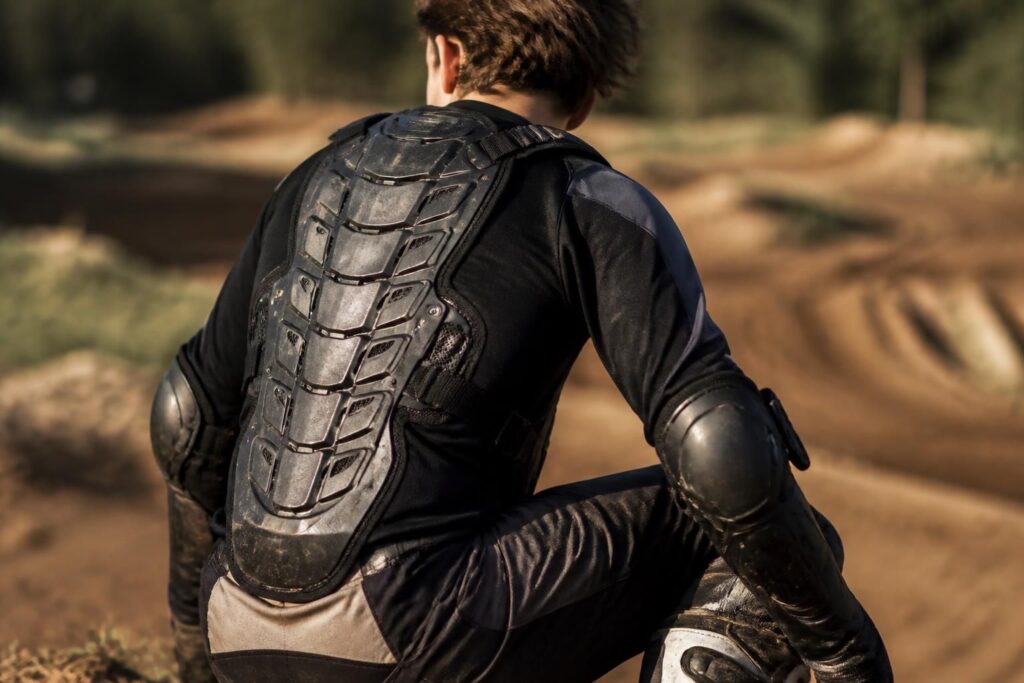 découvrez notre gamme de protections pour crossman : dorsales, genouillères et coudières conçues pour assurer sécurité et confort lors de vos sessions de motocross.